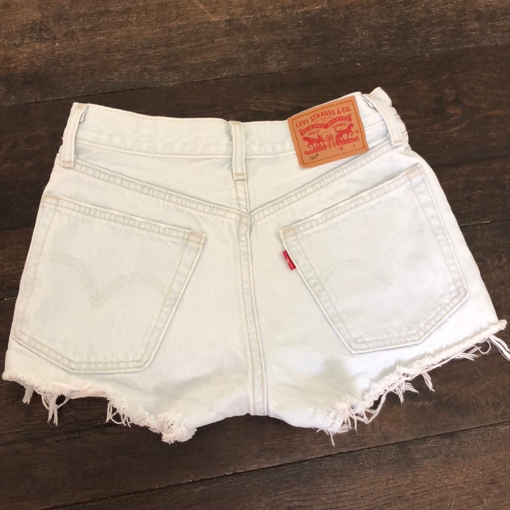 Light wash Levi 501 shorts